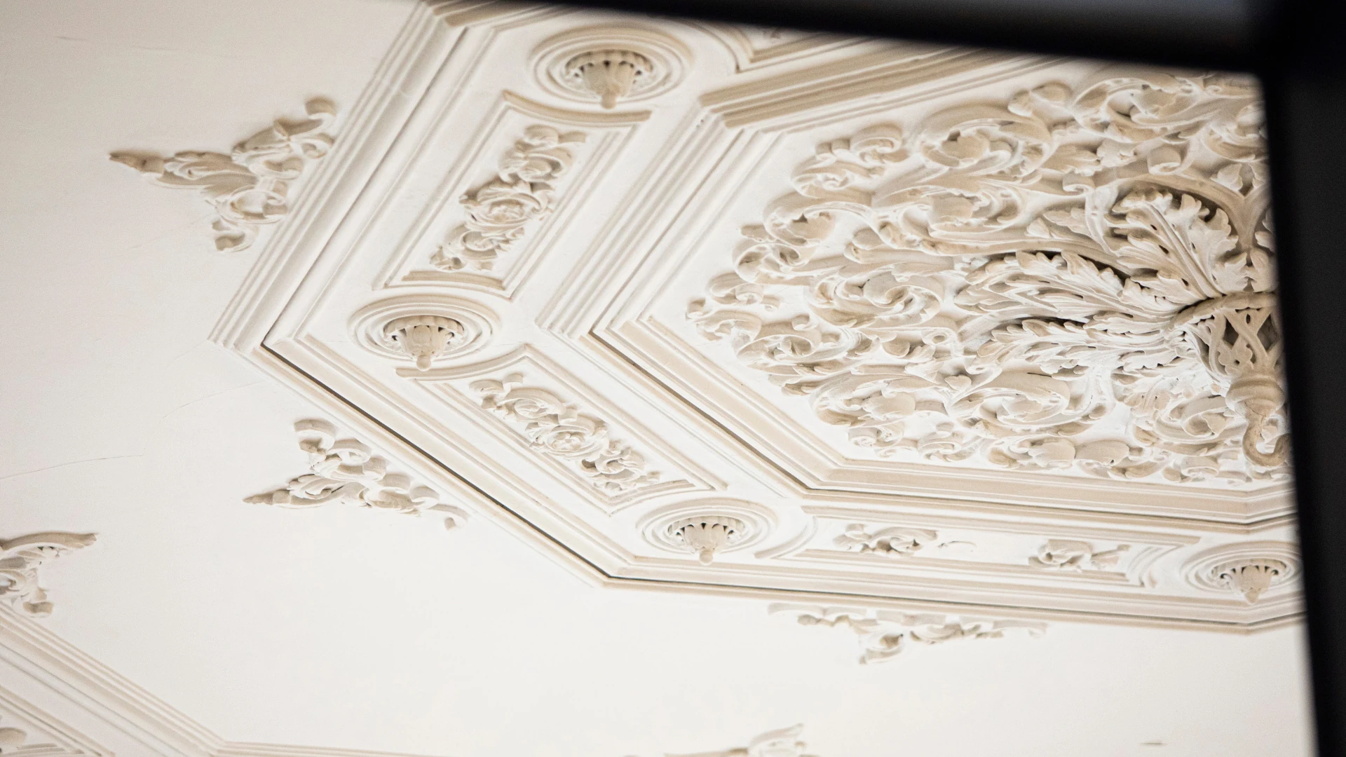 Restored stucco ceiling detail inside the palacete